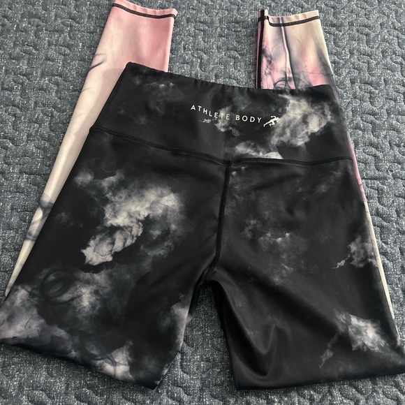 Women’s Smoke Pattern Leggings
Final sale! - Picture 9 of 11
